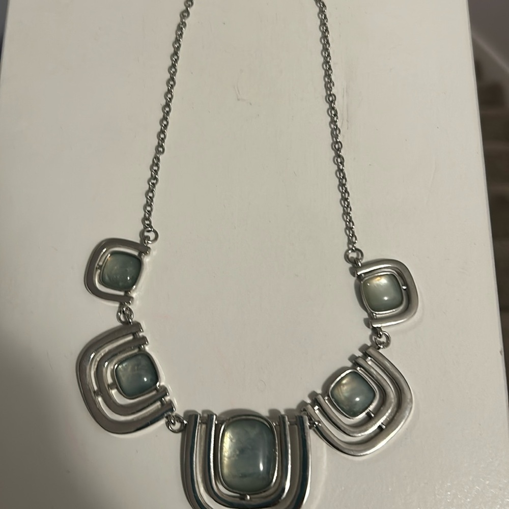 Beautiful color design of blue necklace.